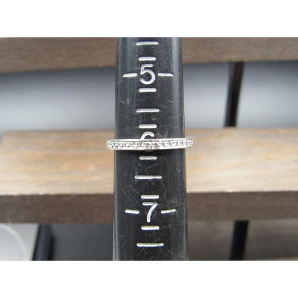 Size 6 Sterling Silver Clear Cubic Zirconia Simple Gem Band Ring - Picture 5 of 7